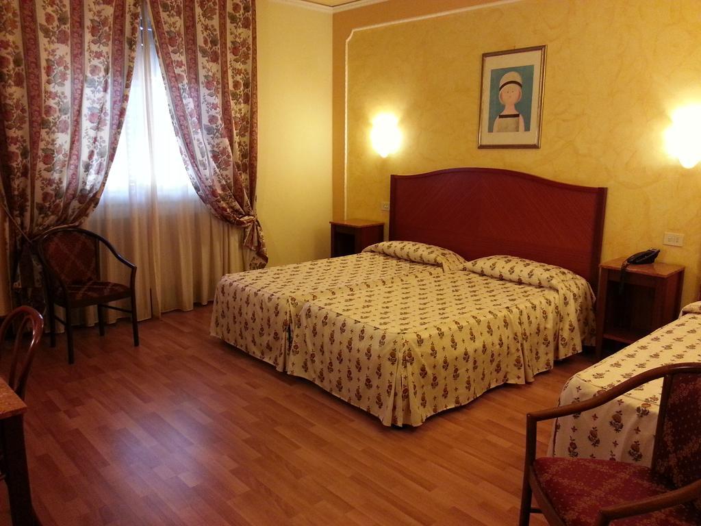 Hotel Minerva Palace Монтекатини-Терме Экстерьер фото