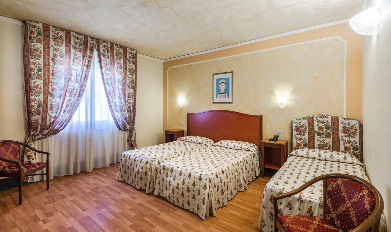 Hotel Minerva Palace Монтекатини-Терме Экстерьер фото