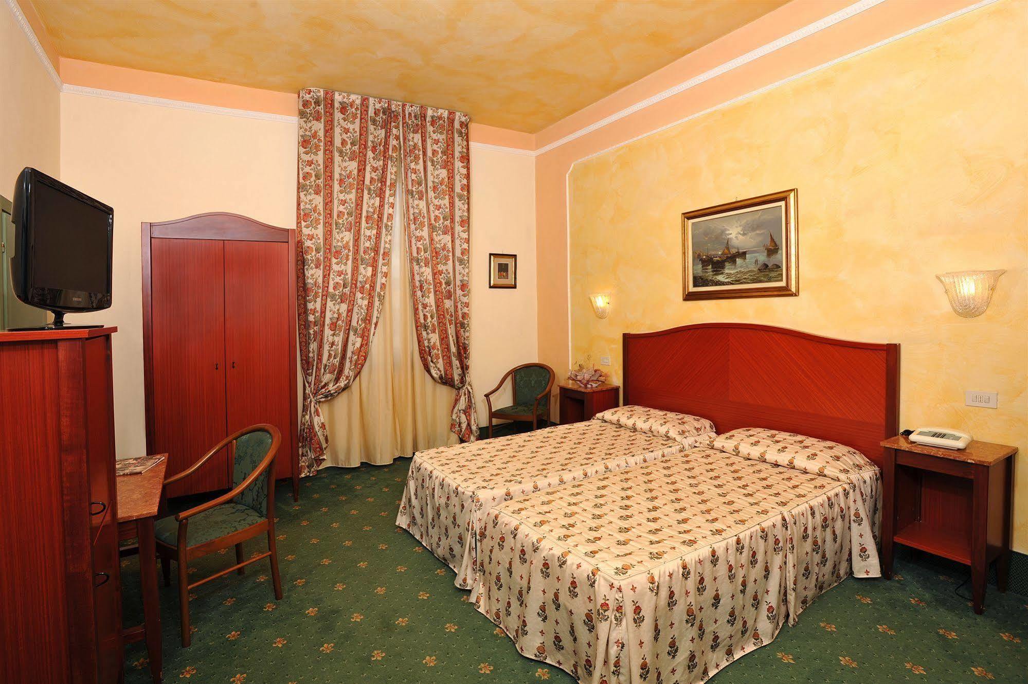 Hotel Minerva Palace Монтекатини-Терме Экстерьер фото
