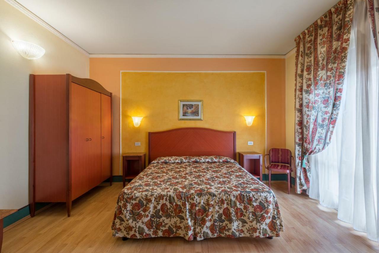 Hotel Minerva Palace Монтекатини-Терме Экстерьер фото